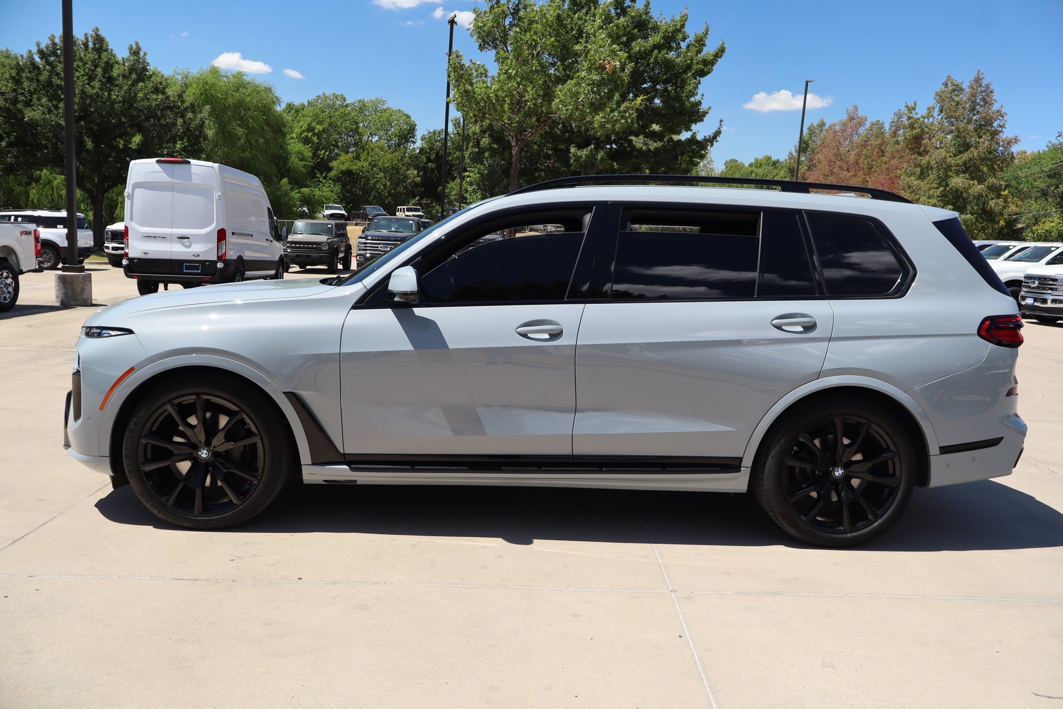 Used 2025 BMW X7 xDrive40i AWD/4WD image 9