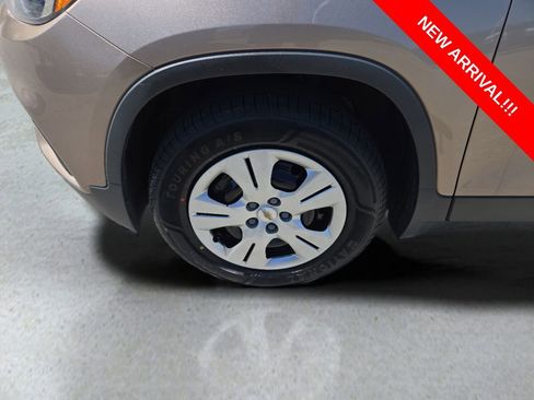 Used 2019 Chevrolet Trax LS FWD image 28