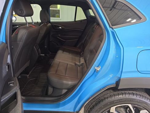 Used 2025 Chevrolet Trax RS w/ Sunroof Package FWD image 25