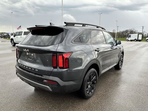 Used 2022 Kia Sorento S w/ Panoramic Sunroof Package AWD/4WD image 8