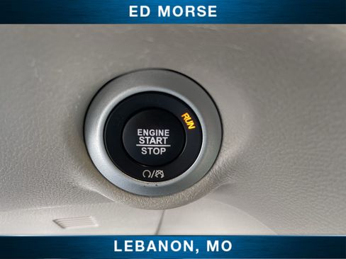 Used 2023 Chrysler Pacifica Touring-L FWD image 16