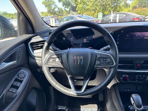Used 2025 Buick Encore GX Preferred FWD image 30