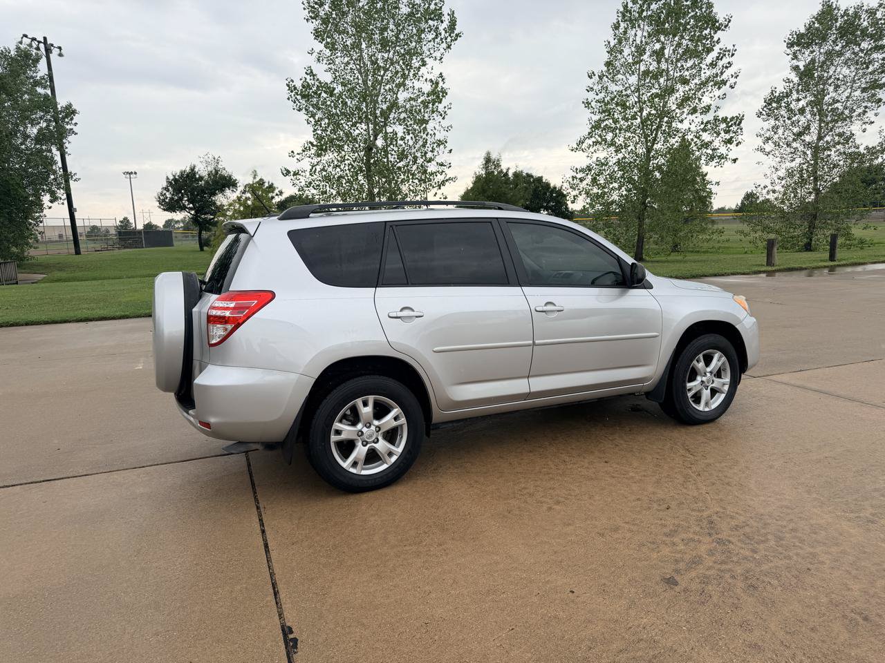 Used 2012 Toyota RAV4 FWD w/ Upgrade Value Pkg image 10
