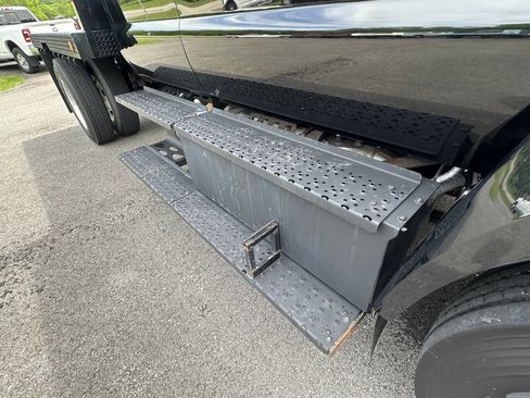 Used 2018 Ford F650 2WD Crew Cab Super Duty image 18