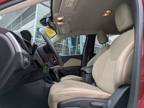 Used 2015 Jeep Cherokee Latitude FWD image 2