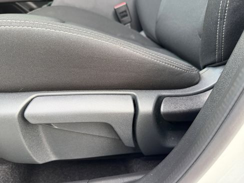 Used 2025 Nissan Rogue S image 14