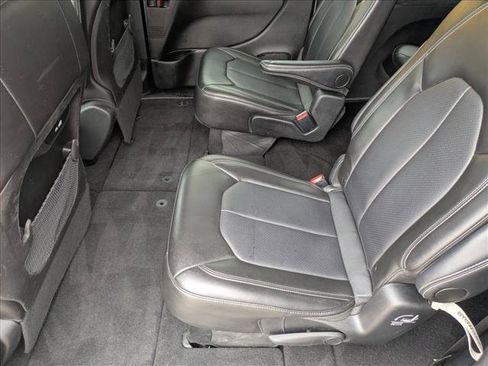 Used 2025 Chrysler Pacifica Select FWD image 17