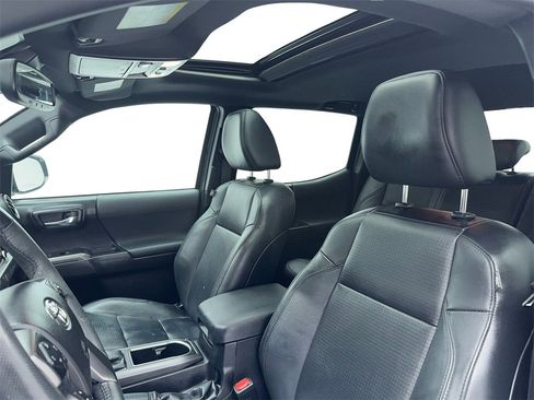 Used 2021 Toyota Tacoma TRD Sport image 33