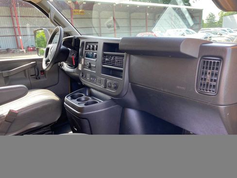 Used 2021 GMC Savana 3500 Extended w/ Power Convenience Package RWD image 12