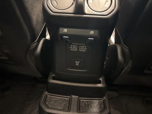 Used 2021 Jeep Wrangler Unlimited Rubicon w/ Uconnect 4C Nav & Sound Group AWD/4WD image 18