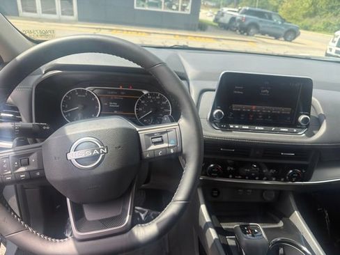 Used 2026 Nissan Rogue SV w/ Cold Weather Package AWD/4WD image 11