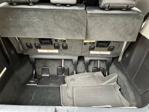 Used 2017 Toyota Sienna SE image 19