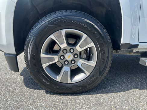 Used 2020 Chevrolet Colorado Z71 AWD/4WD image 12