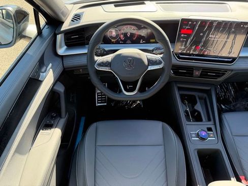 New 2026 Volkswagen Tiguan SE R-Line FWD image 11
