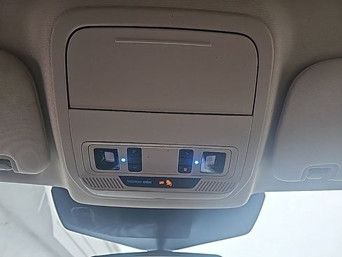 Used 2024 Ford Explorer XLT image 21