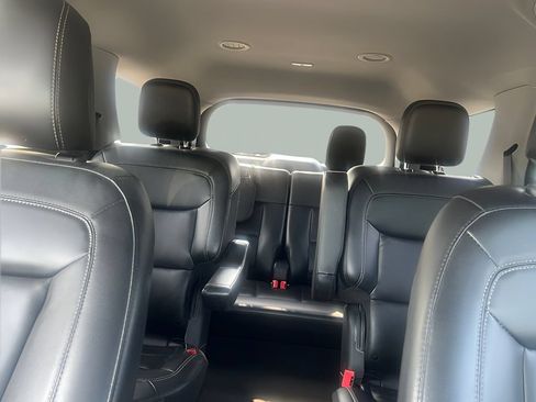 Used 2022 Ford Explorer XLT w/ Equipment Group 202A AWD/4WD image 26