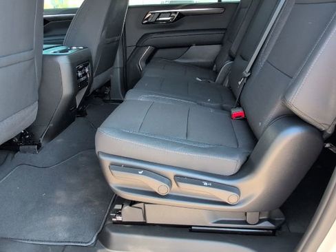 New 2026 Chevrolet Suburban LS image 7