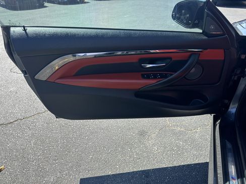 Used 2019 BMW M4 Convertible RWD image 25