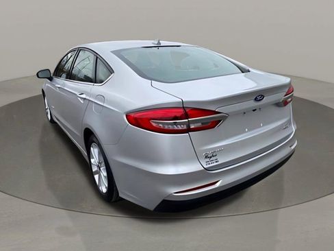 Used 2019 Ford Fusion SE image 12