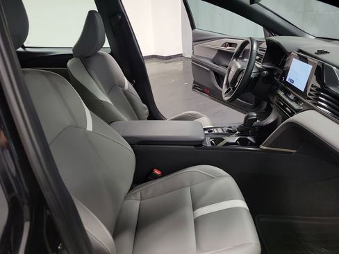Used 2025 Toyota Camry SE w/ Convenience Package FWD image 23