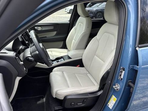 Used 2023 Volvo XC40 B5 Plus w/ Driver Assist Package AWD/4WD image 10
