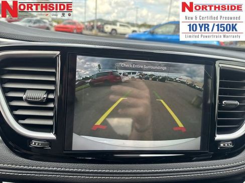 New 2026 Chrysler Pacifica Limited w/ Uconnect Theater Family Group image 26