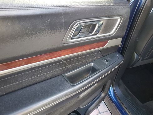 Used 2017 Ford Explorer Platinum image 13