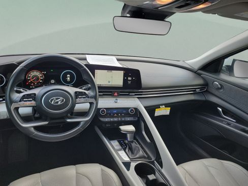 Used 2022 Hyundai Elantra Limited FWD image 21