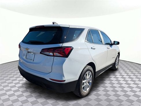 Used 2023 Chevrolet Equinox LS image 3
