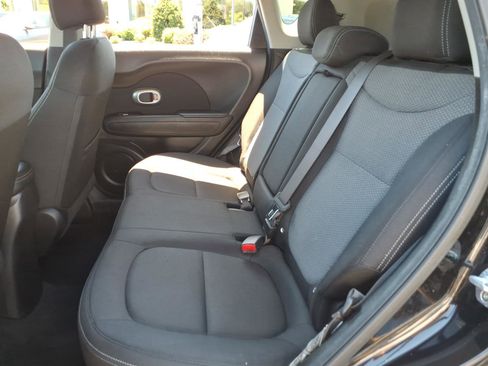 Used 2018 Kia Soul + FWD image 16