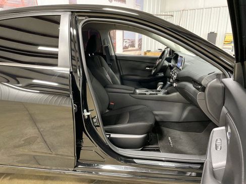 Used 2025 Nissan Sentra SV FWD image 26