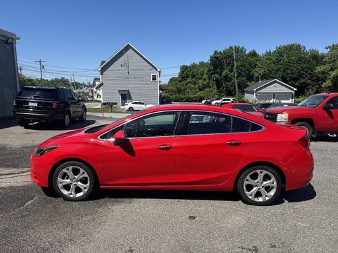 Used 2017 Chevrolet Cruze Premier FWD image 5