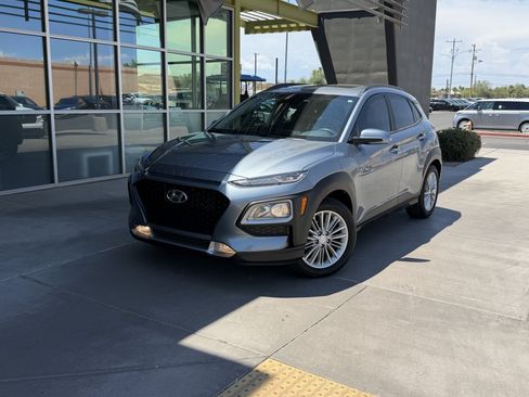 Used 2020 Hyundai Kona SEL Plus w/ Cargo Package FWD image 2