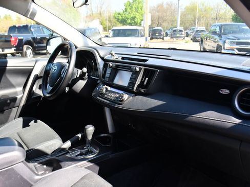 Used 2016 Toyota RAV4 XLE AWD/4WD image 15