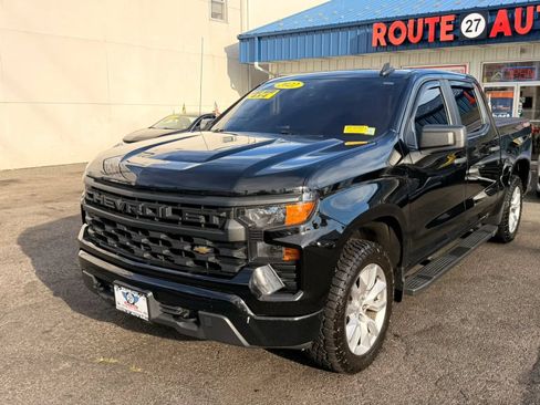 Used 2022 Chevrolet Silverado 1500 Custom AWD/4WD image 4
