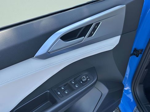 New 2026 Volkswagen Taos SE image 13