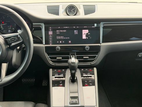 Used 2022 Porsche Macan AWD/4WD image 9