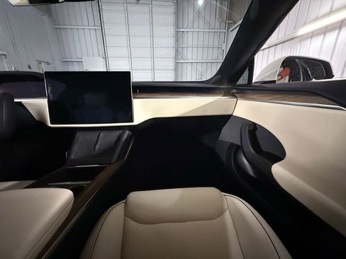 Used 2021 Tesla Model S Plaid image 40