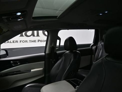 Used 2023 Kia Carnival SX Prestige w/ Paint Protection Package FWD image 18