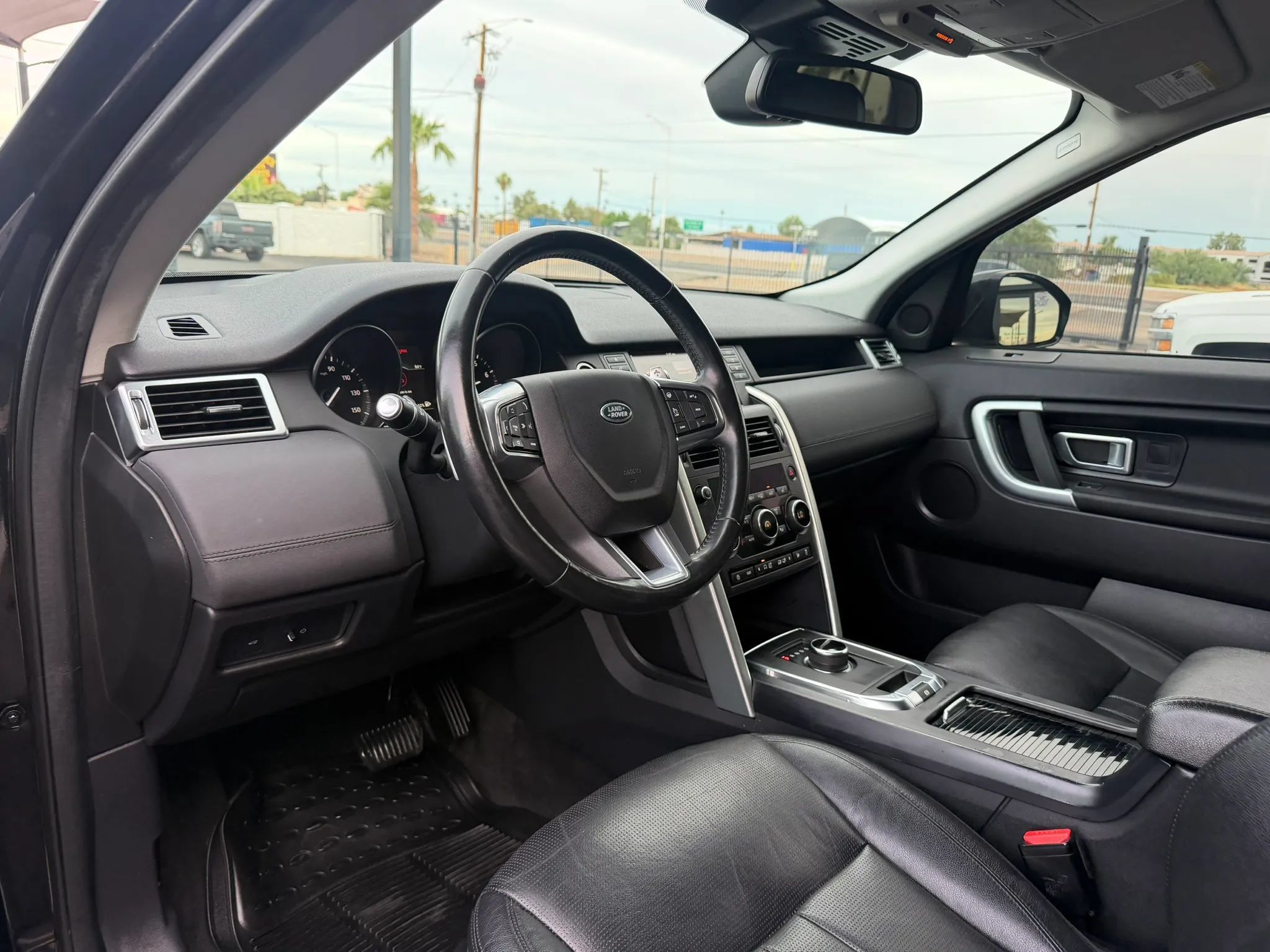 Used 2018 Land Rover Discovery Sport SE AWD/4WD image 19