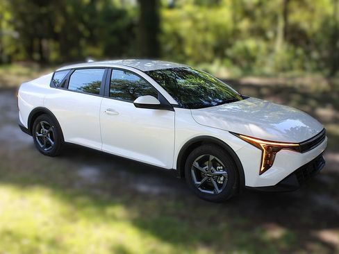 New 2025 Kia K4 EX image 4