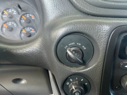 Used 2002 Chevrolet TrailBlazer LT AWD/4WD image 19