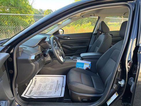 Used 2025 Nissan Altima 2.5 SV FWD image 19