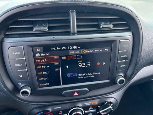 Used 2025 Kia Soul LX w/ LX Technology Package FWD image 20