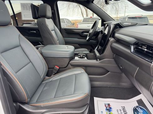 Used 2025 GMC Yukon AT4 w/ AT4 Premium Plus Package image 15