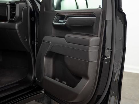 Used 2025 GMC Sierra 1500 SLT AWD/4WD image 14