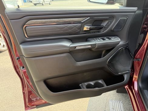 Used 2025 RAM 1500 Limited AWD/4WD image 18