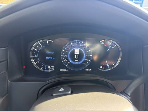 Used 2019 Cadillac Escalade ESV Luxury AWD/4WD image 19