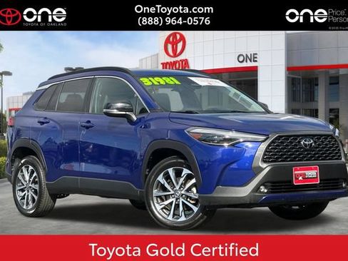 Certified 2025 Toyota Corolla Cross XLE FWD image 1