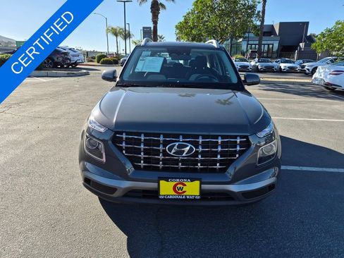 Used 2025 Hyundai Venue SEL image 2